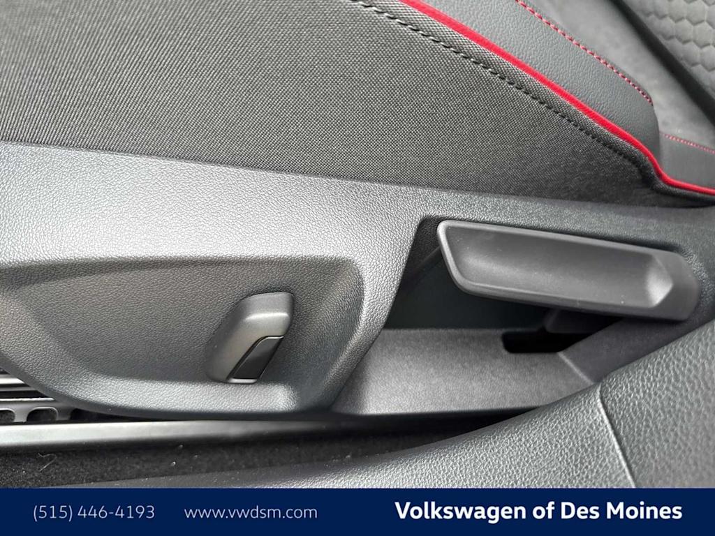 Thumbnail: 2025 Volkswagen Golf - 22