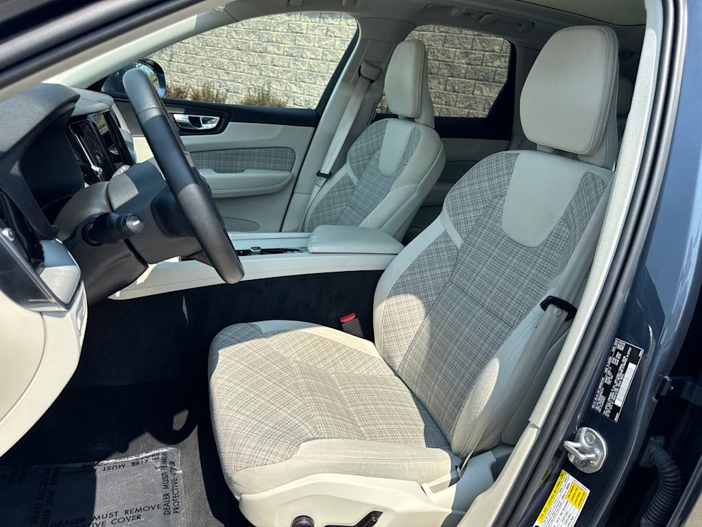 Thumbnail: 2022 Volvo XC60 - 11