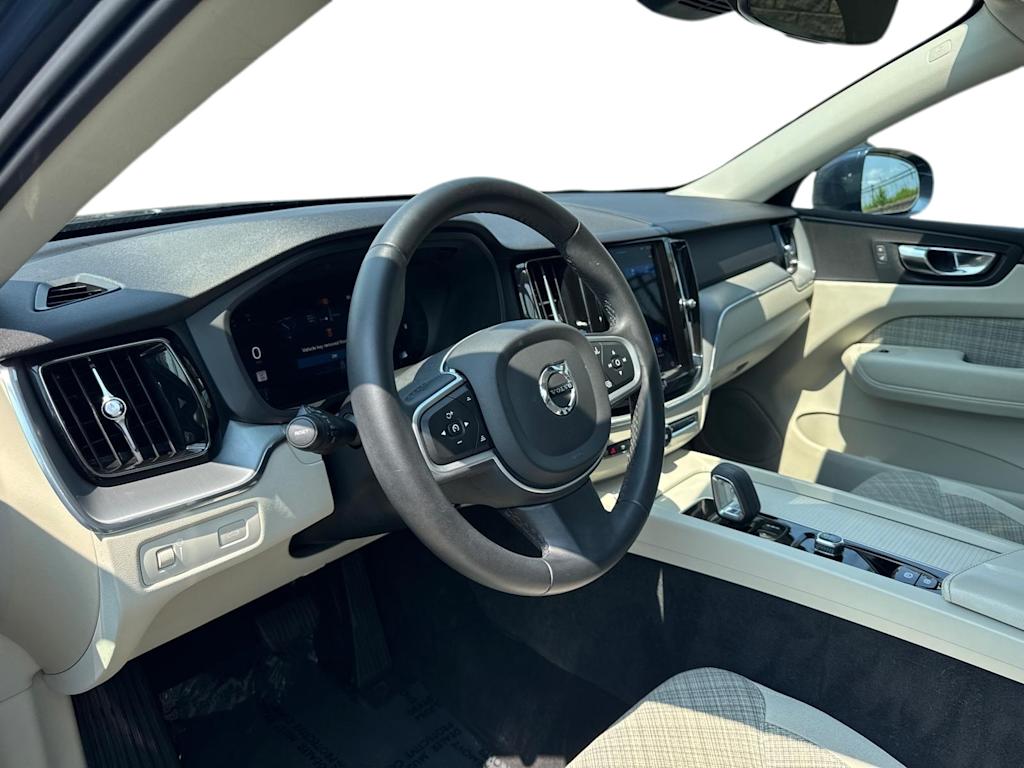 Thumbnail: 2022 Volvo XC60 - 2