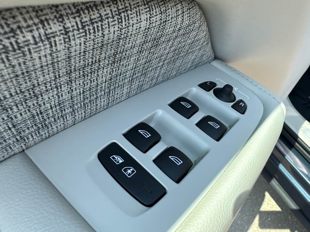 Thumbnail: 2022 Volvo XC60 - 23