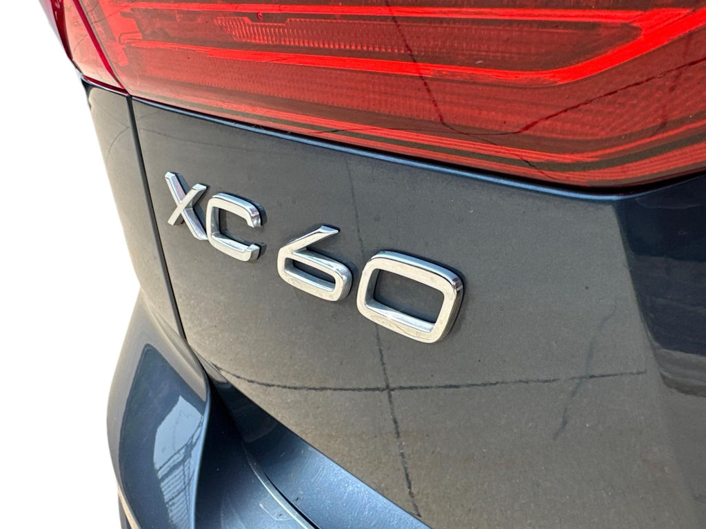 Thumbnail: 2022 Volvo XC60 - 7