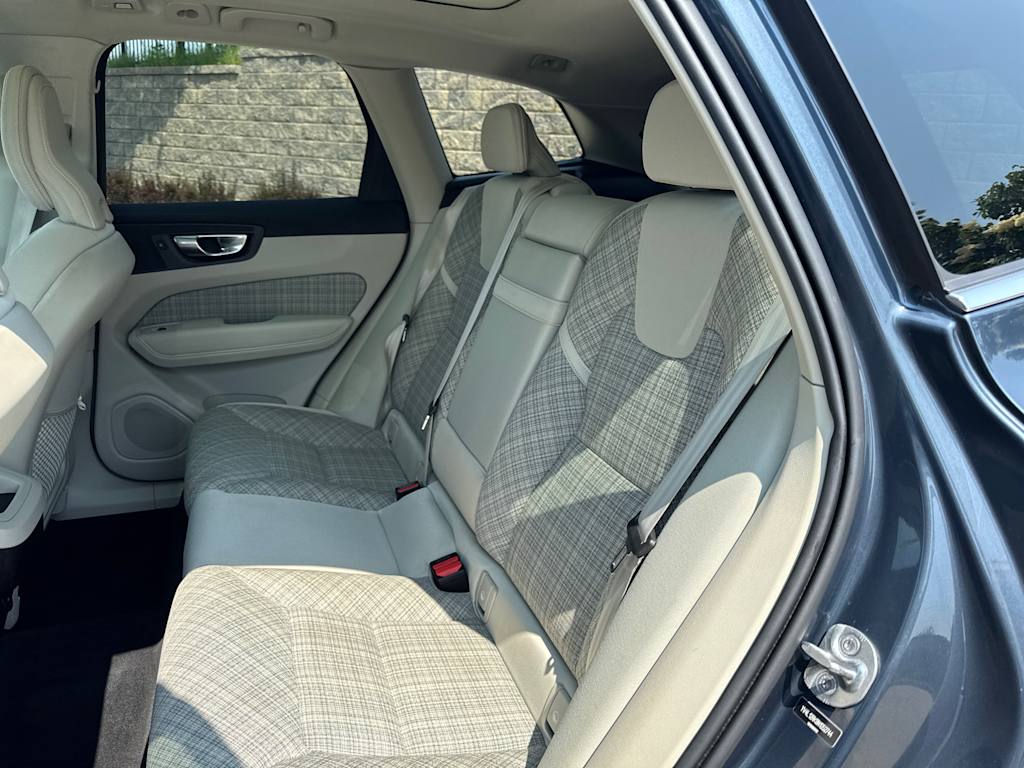 Thumbnail: 2022 Volvo XC60 - 13