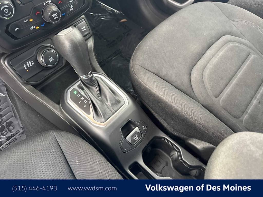 Thumbnail: 2021 Jeep Renegade - 16