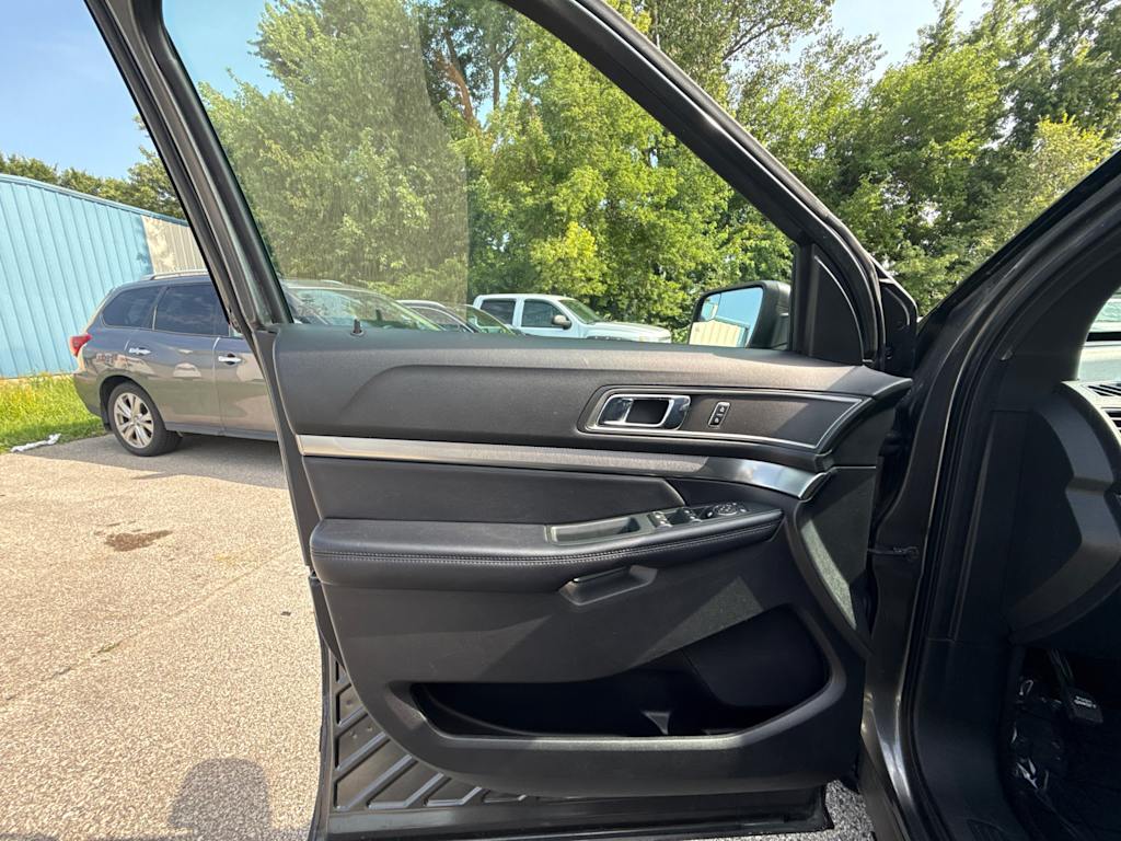Thumbnail: 2018 Ford Explorer - 17