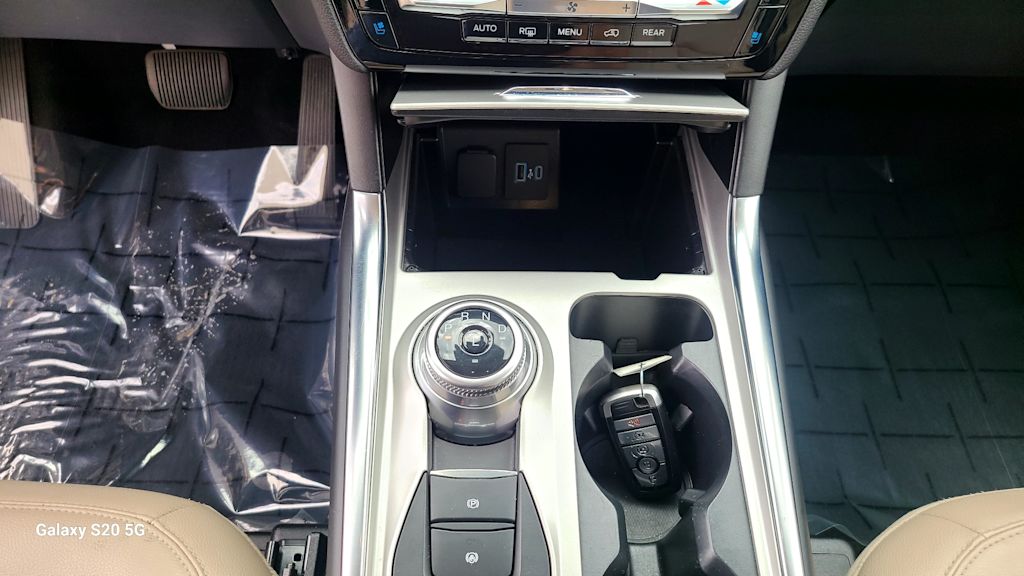 Thumbnail: 2022 Ford Explorer - 9