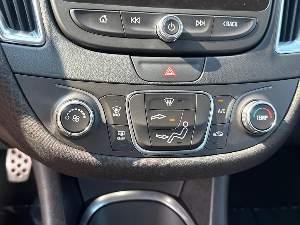 Thumbnail: 2016 Chevrolet Malibu - 21