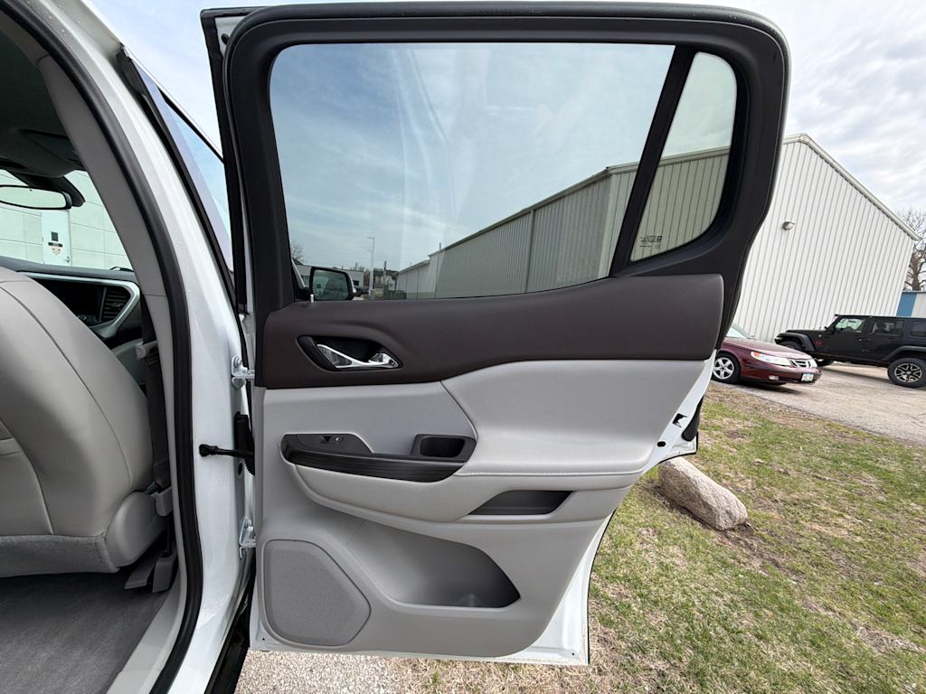 2020 GMC Acadia SLT - Photo 16