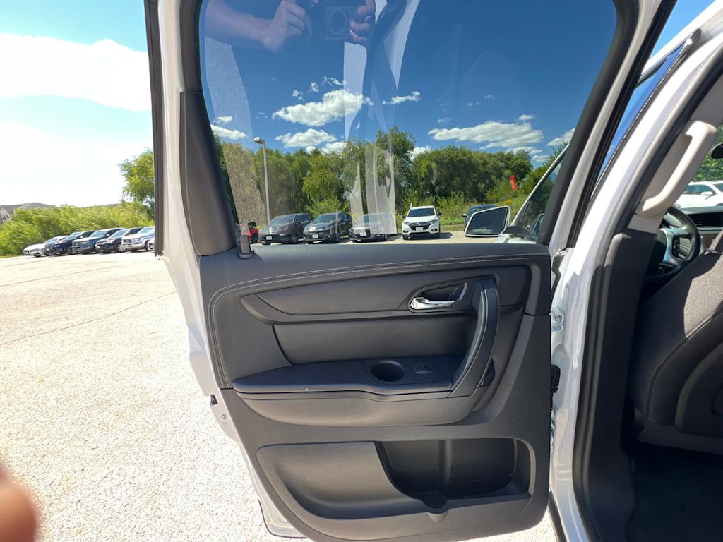 Thumbnail: 2017 Chevrolet Traverse - 17