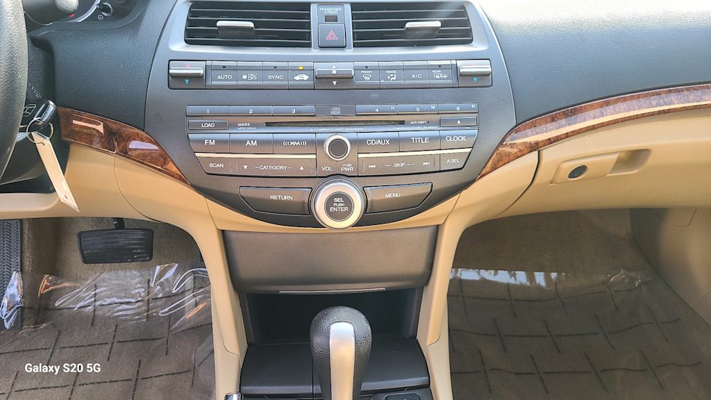 Thumbnail: 2011 Honda Accord - 16