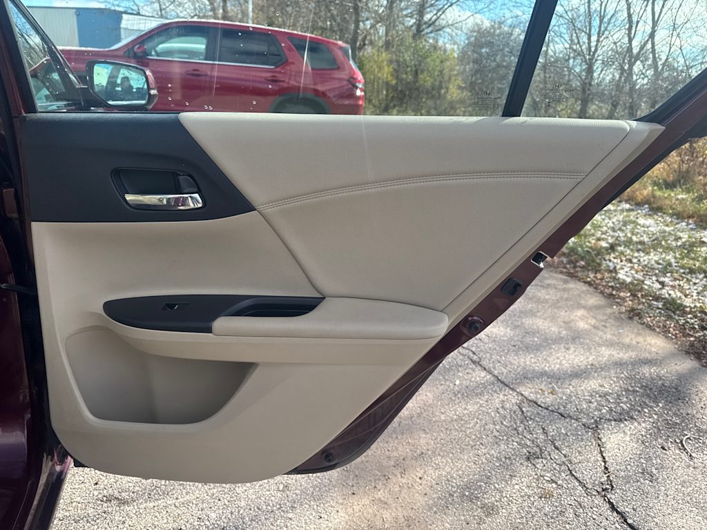 Thumbnail: 2015 Honda Accord - 16