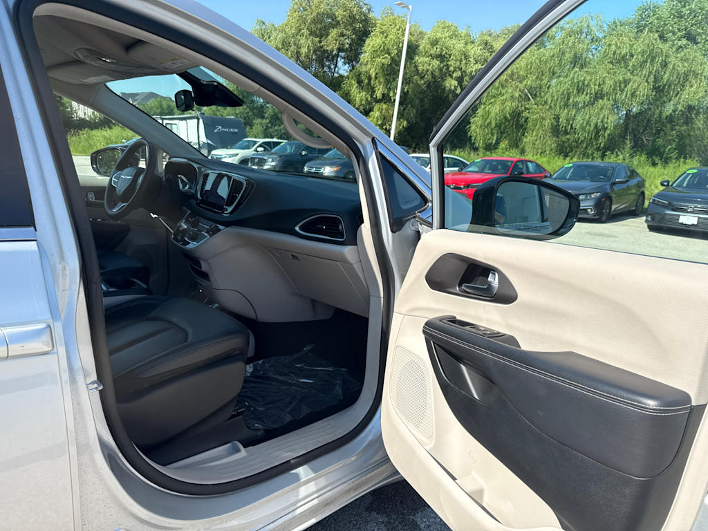 Thumbnail: 2024 Chrysler Pacifica - 18