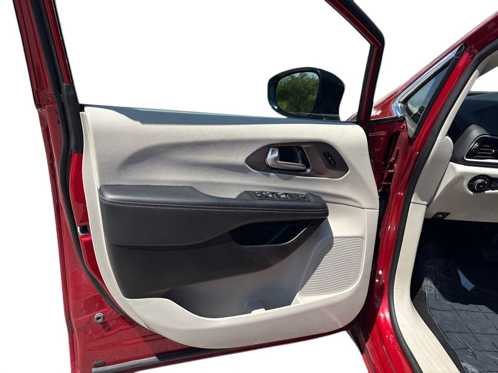 Thumbnail: 2024 Chrysler Pacifica - 12