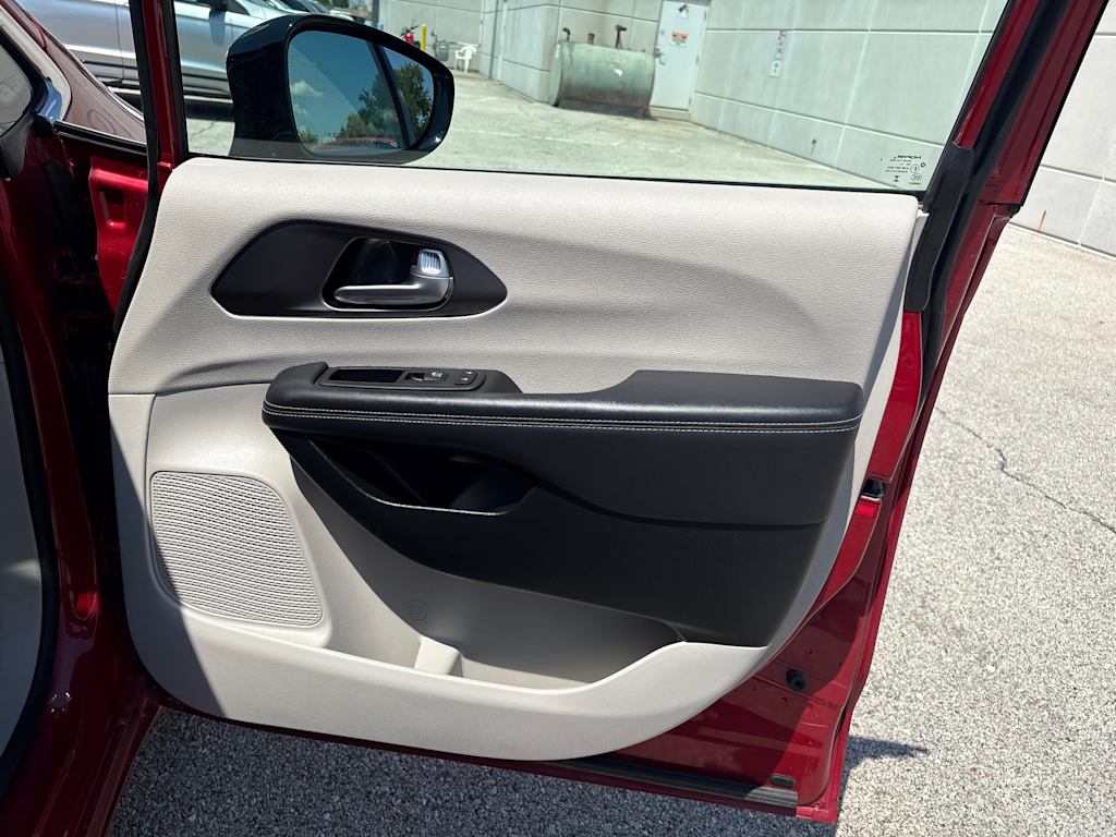 Thumbnail: 2024 Chrysler Pacifica - 20