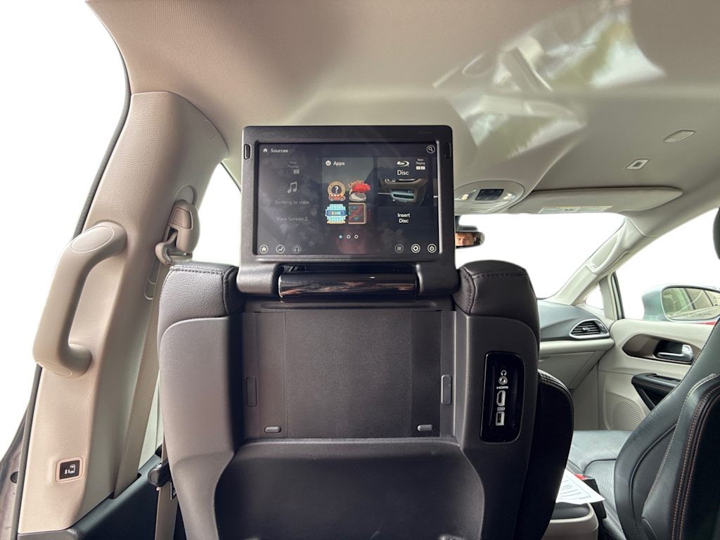 Thumbnail: 2019 Chrysler Pacifica - 5