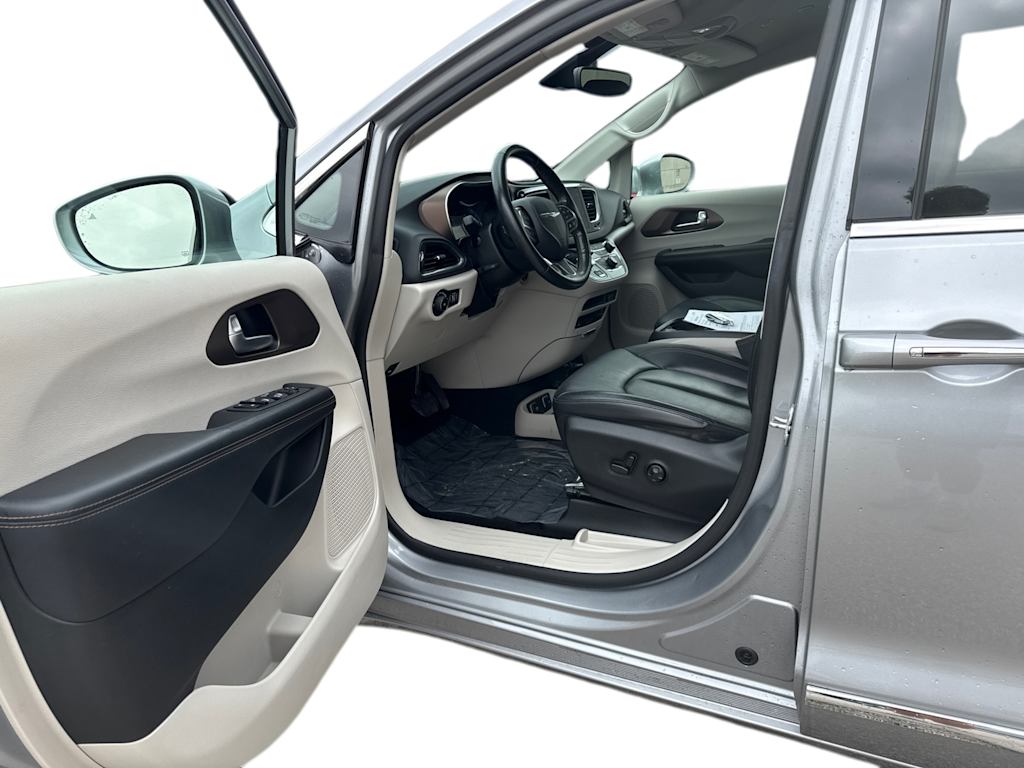 Thumbnail: 2019 Chrysler Pacifica - 20