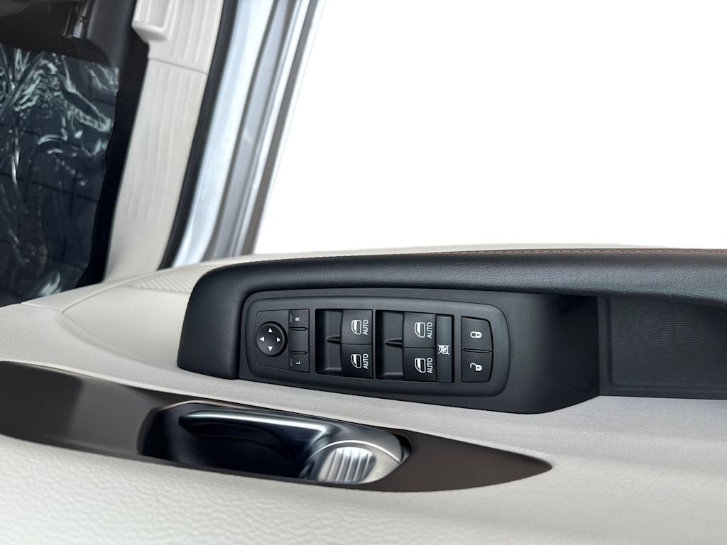 Thumbnail: 2019 Chrysler Pacifica - 21