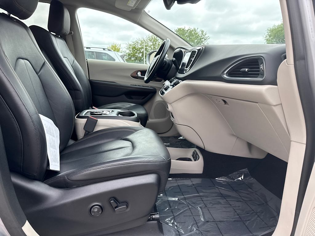 Thumbnail: 2019 Chrysler Pacifica - 26