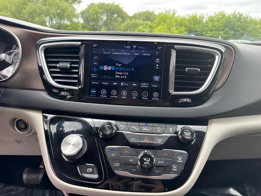 Thumbnail: 2019 Chrysler Pacifica - 8