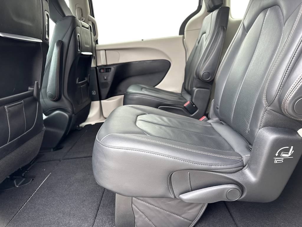 Thumbnail: 2019 Chrysler Pacifica - 17