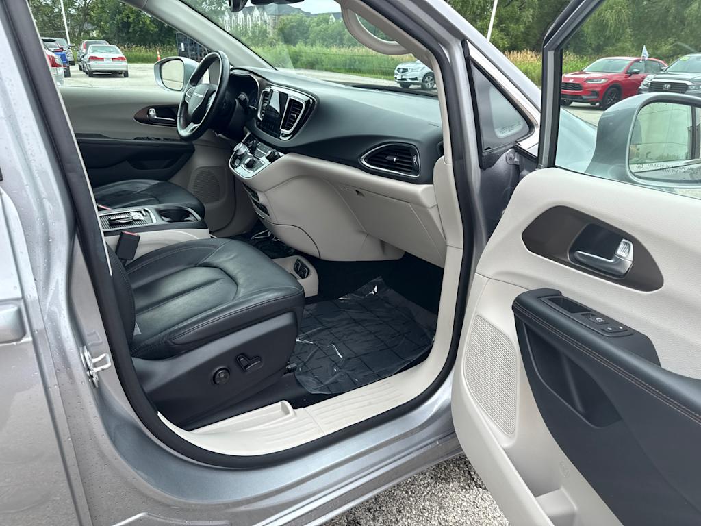 Thumbnail: 2019 Chrysler Pacifica - 25