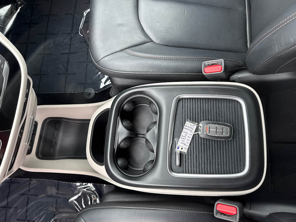 Thumbnail: 2019 Chrysler Pacifica - 9