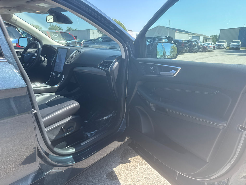 Thumbnail: 2022 Ford Edge - 23
