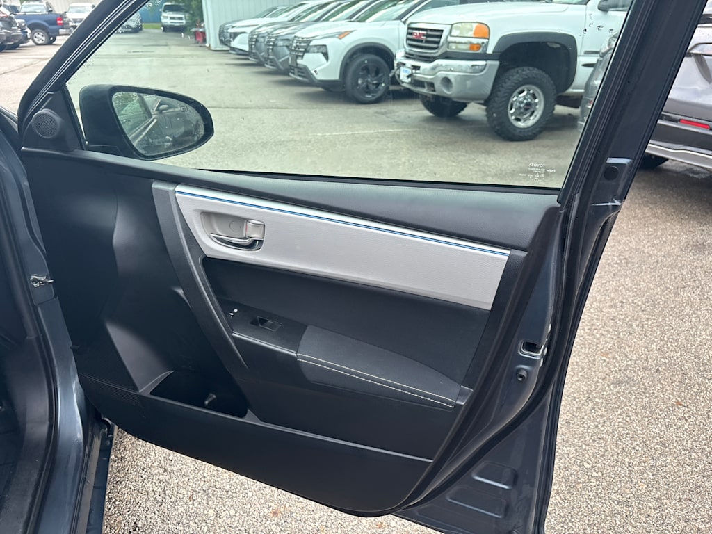 Thumbnail: 2015 Toyota Corolla - 22