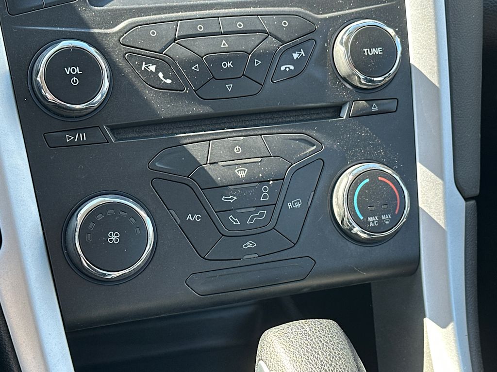 2016 Ford Fusion SE 21