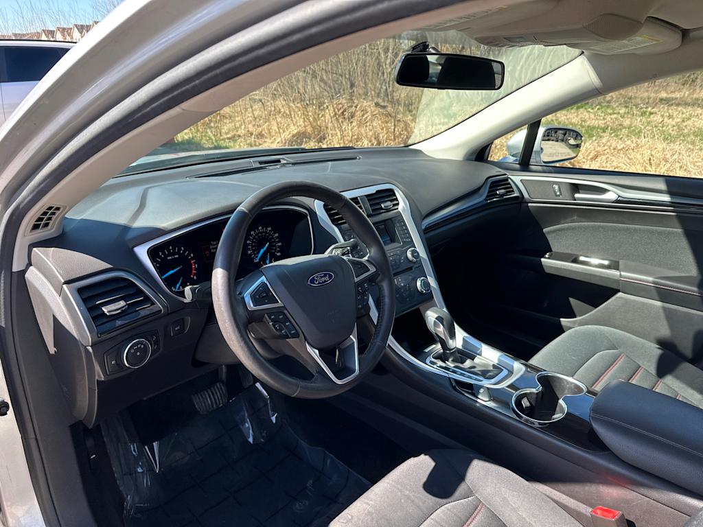 2016 Ford Fusion SE 2