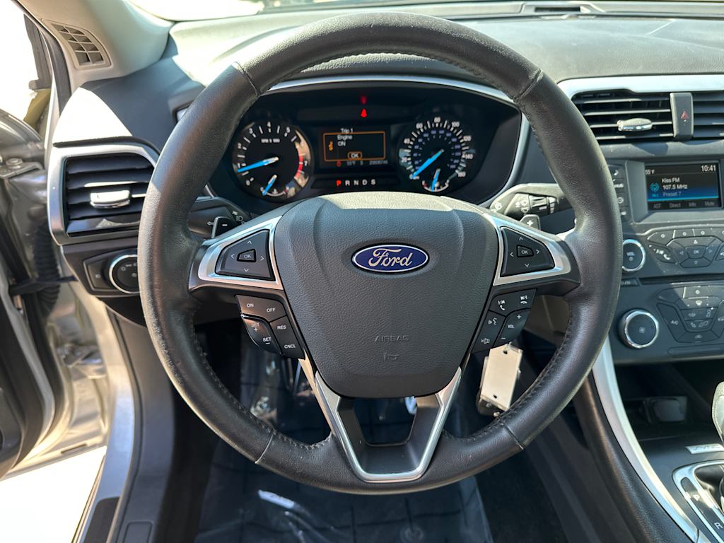 2016 Ford Fusion SE 9