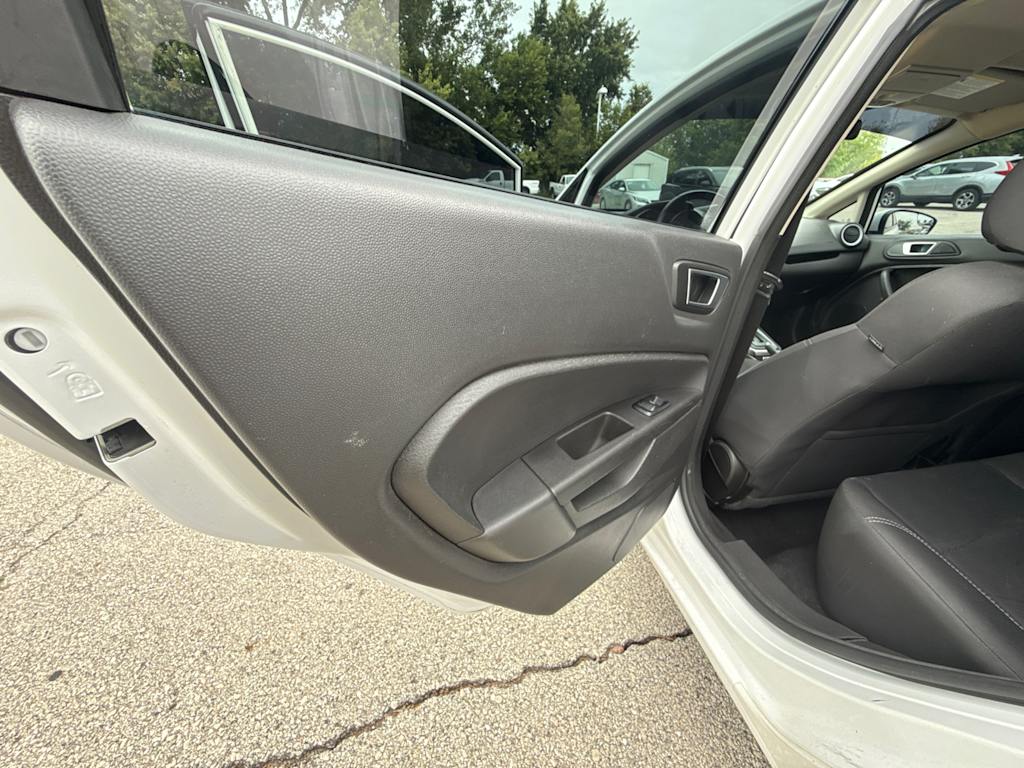 Thumbnail: 2015 Ford Fiesta - 27