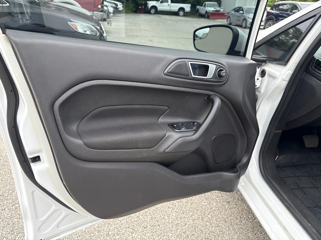 Thumbnail: 2015 Ford Fiesta - 19