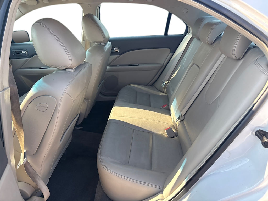 Thumbnail: 2010 Ford Fusion - 16
