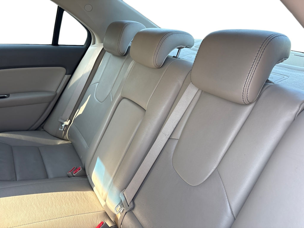 Thumbnail: 2010 Ford Fusion - 15