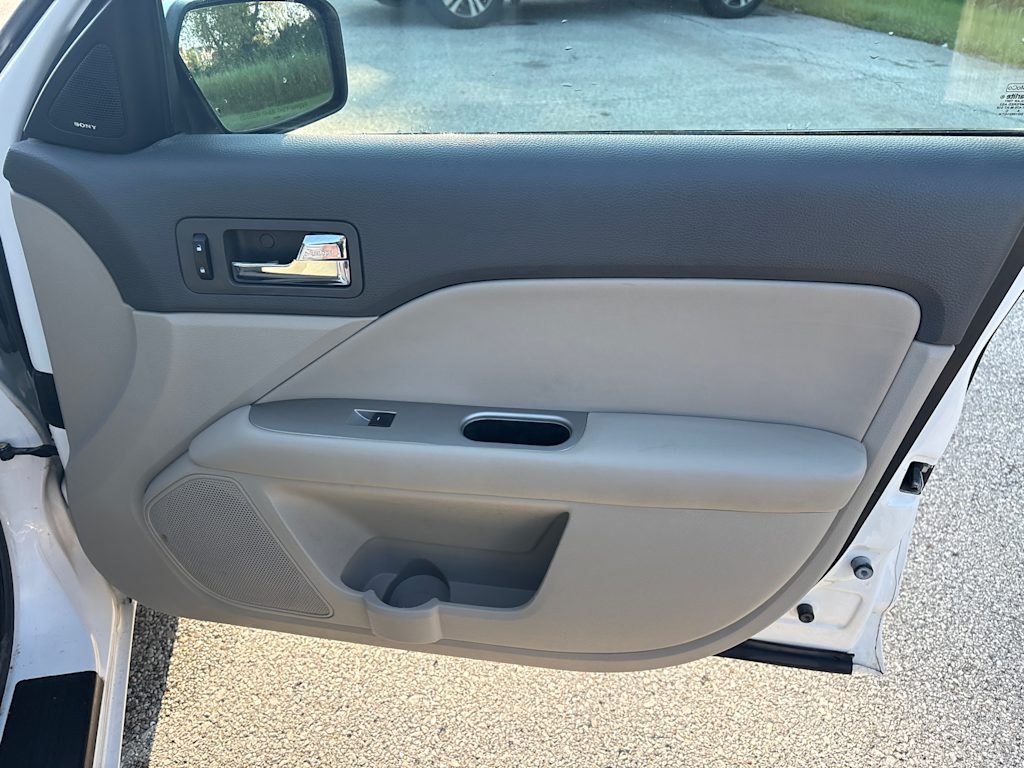 Thumbnail: 2010 Ford Fusion - 21