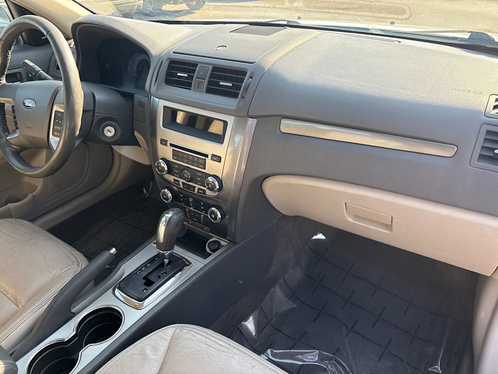 Thumbnail: 2010 Ford Fusion - 6
