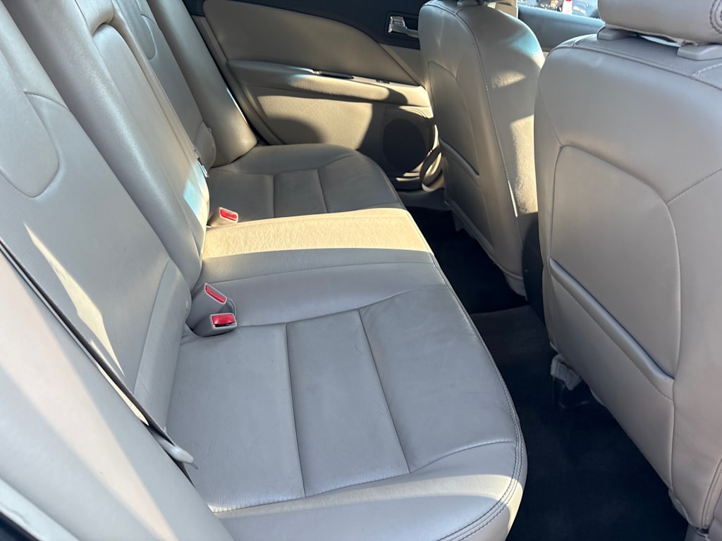 Thumbnail: 2010 Ford Fusion - 19