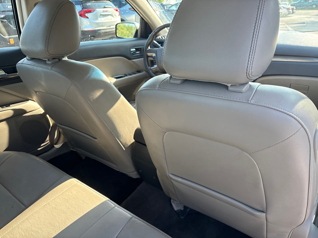 Thumbnail: 2010 Ford Fusion - 18