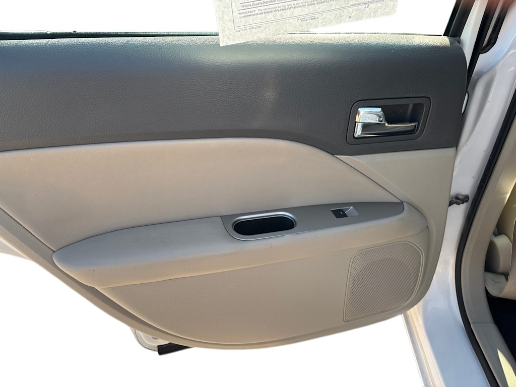 Thumbnail: 2010 Ford Fusion - 14