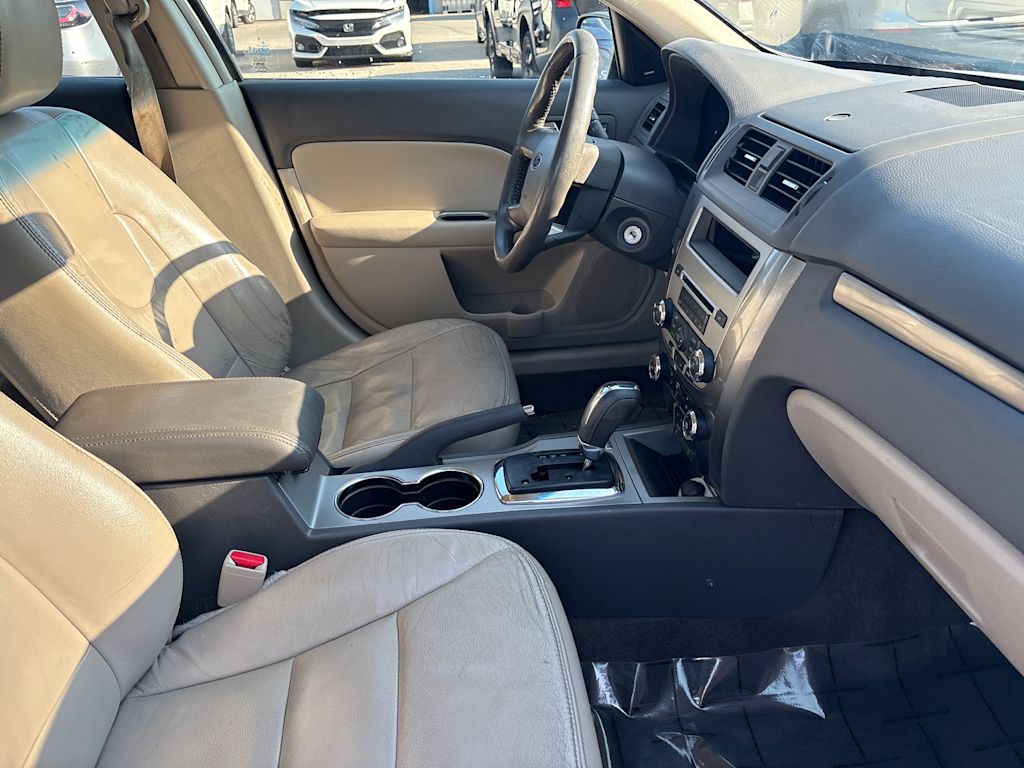 Thumbnail: 2010 Ford Fusion - 22