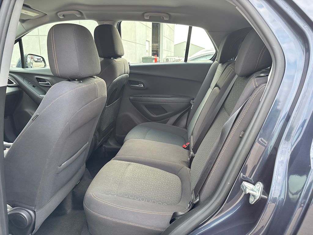 Thumbnail: 2018 Chevrolet Trax - 17