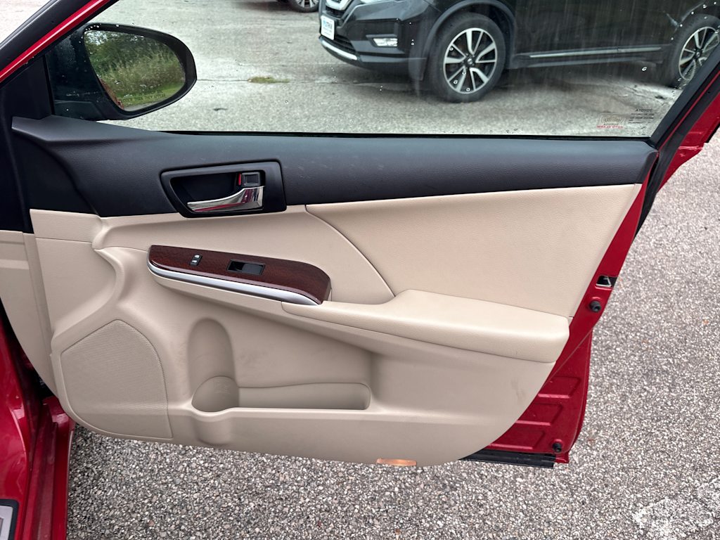 Thumbnail: 2012 Toyota Camry - 21
