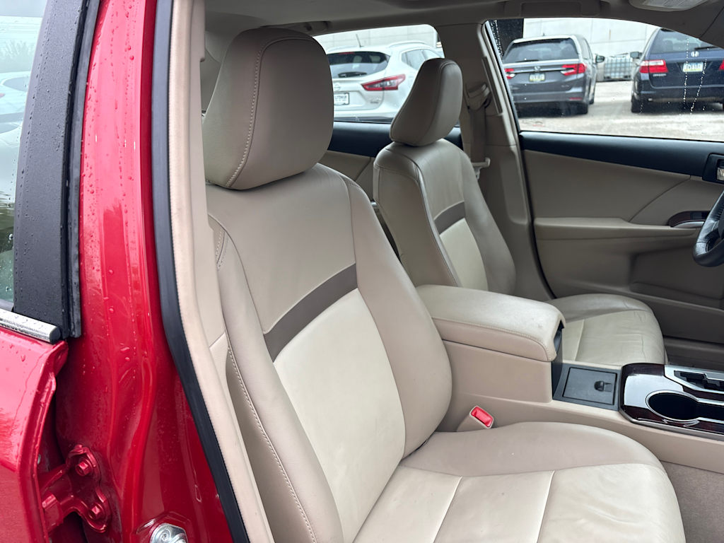 Thumbnail: 2012 Toyota Camry - 23