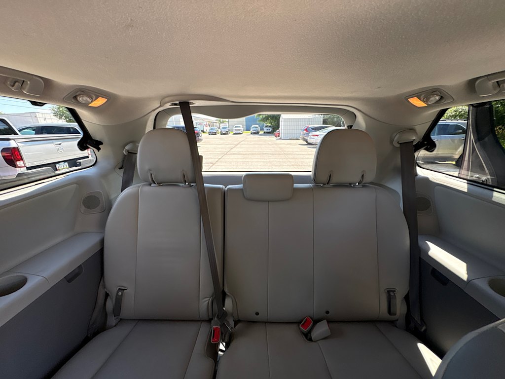 Thumbnail: 2013 Toyota Sienna - 22