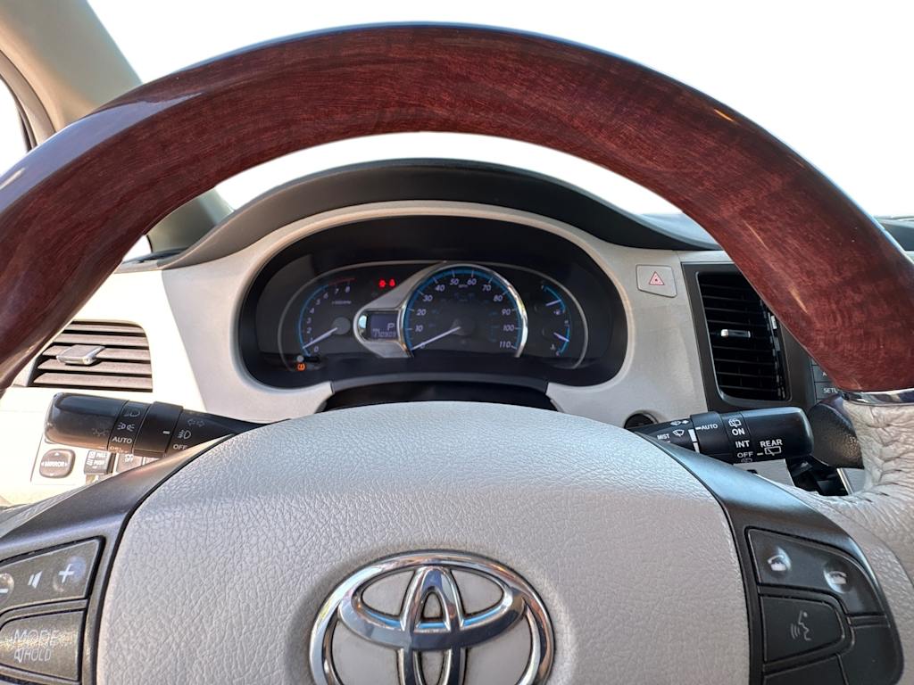 Thumbnail: 2013 Toyota Sienna - 18