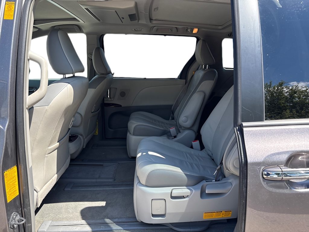 Thumbnail: 2013 Toyota Sienna - 9