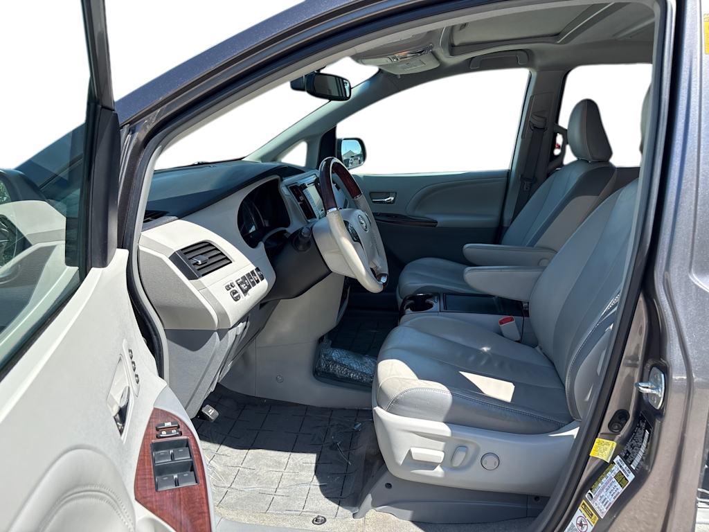 Thumbnail: 2013 Toyota Sienna - 7