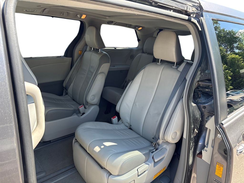 Thumbnail: 2013 Toyota Sienna - 17