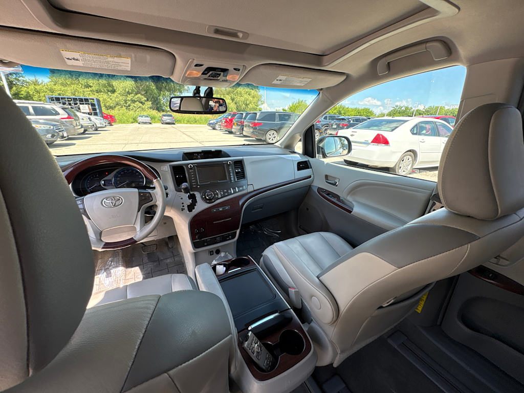Thumbnail: 2013 Toyota Sienna - 10