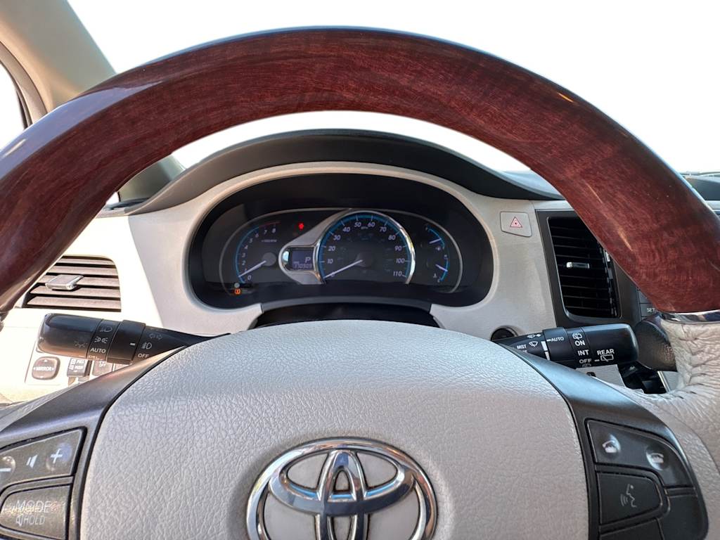 Thumbnail: 2013 Toyota Sienna - 12